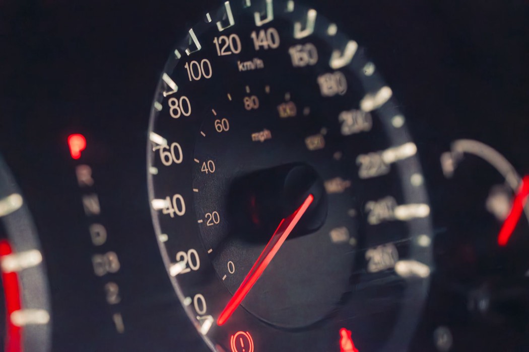 Compteur de voiture éclairé de nuit