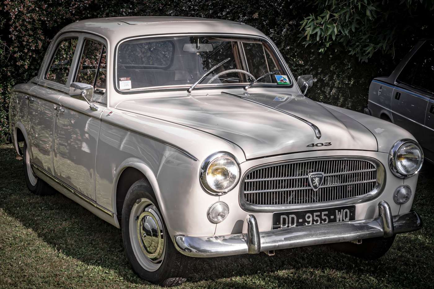 Peugeot 403 de collection à plaques noires