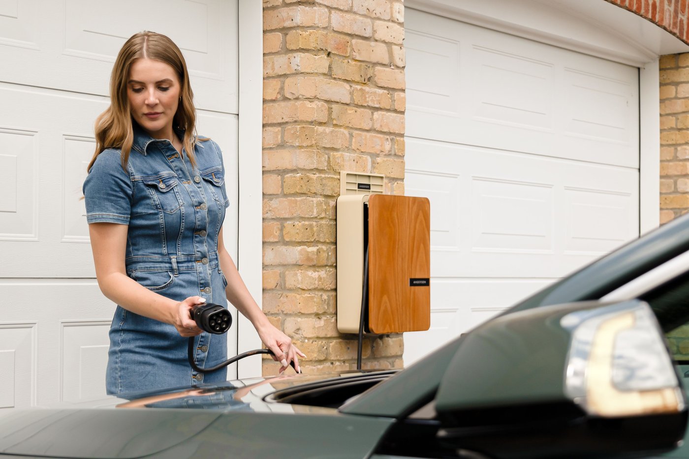 Installation d&rsquo;une Borne de Recharge : Prix, Aides et Démarches