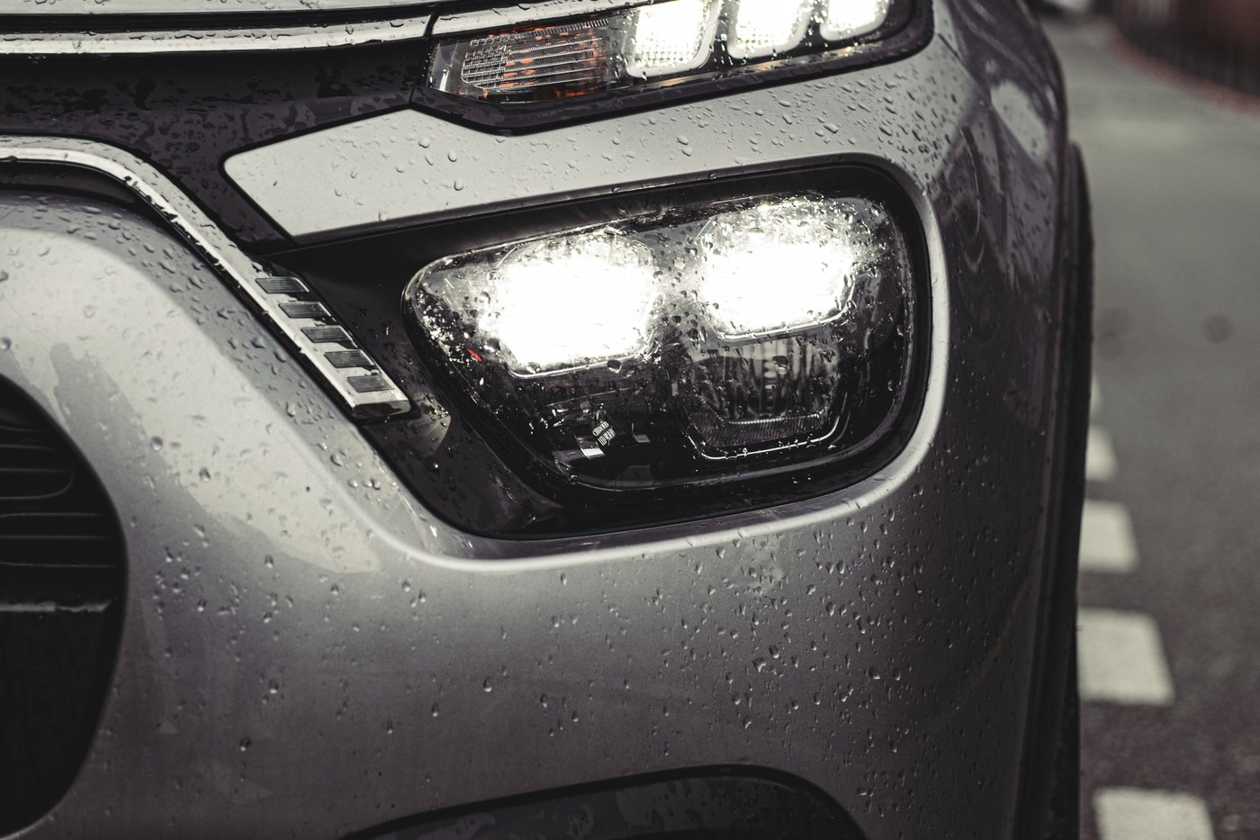 Feux de jour à LED sur l'avant d'une Citroën C3