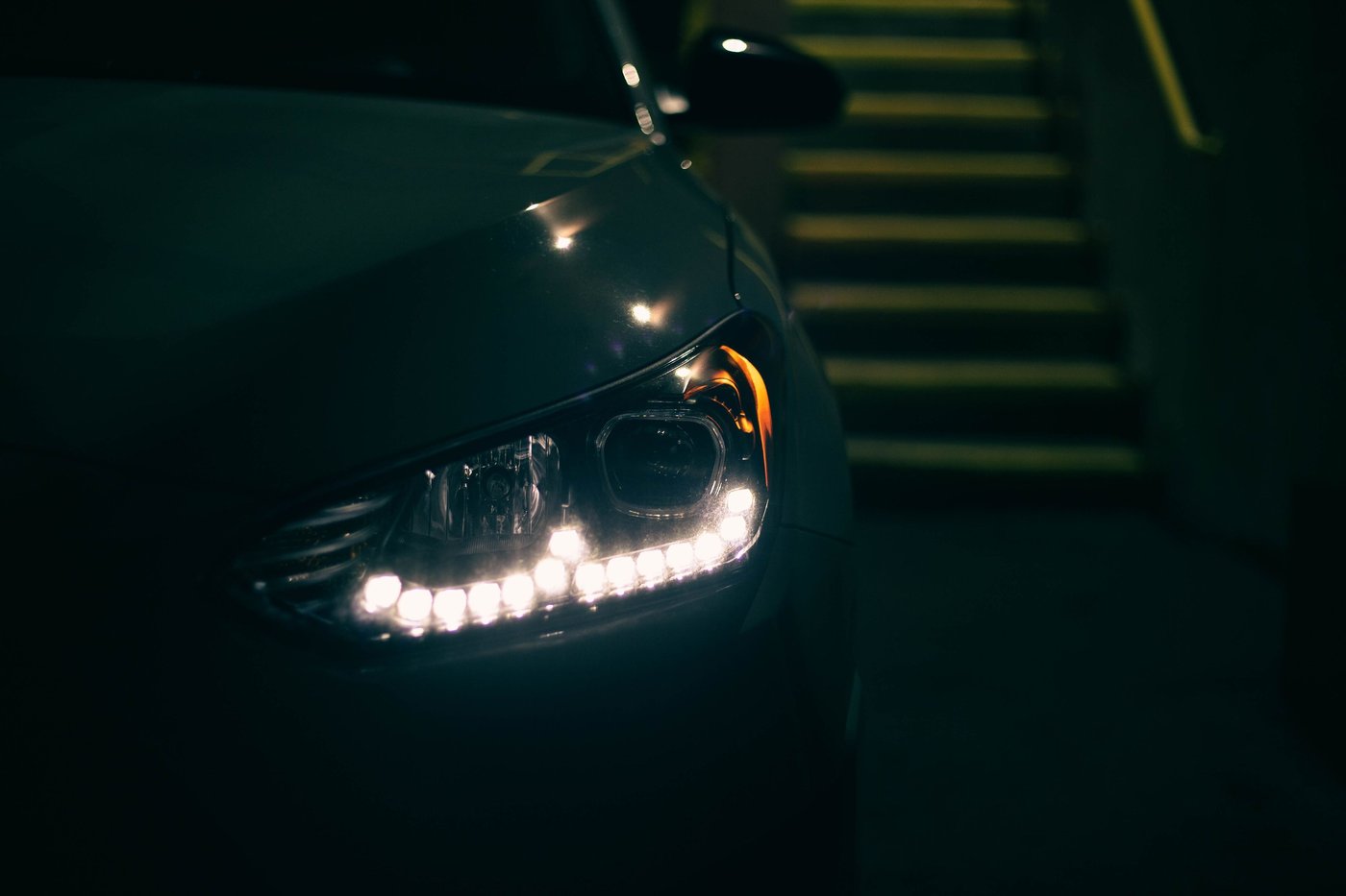 Feux diurnes : rôle, réglementation, différence avec les feux de position et feux de jour LED homologués