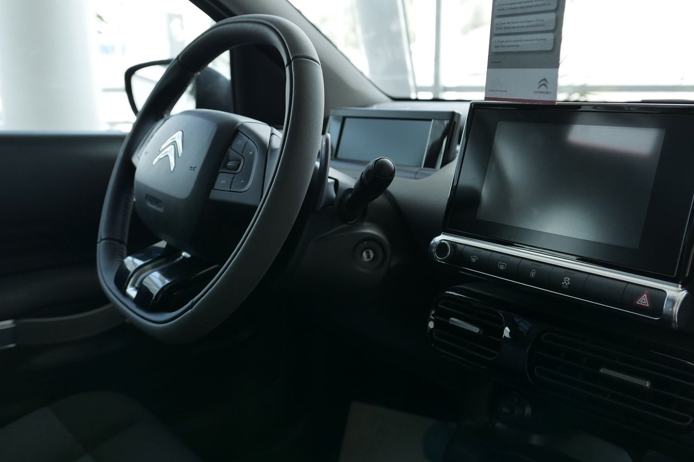 Intérieur d'une voiture compacte moderne