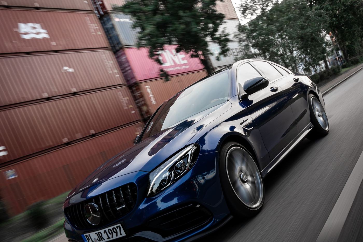 Berline Mercedes-AMG en mouvement