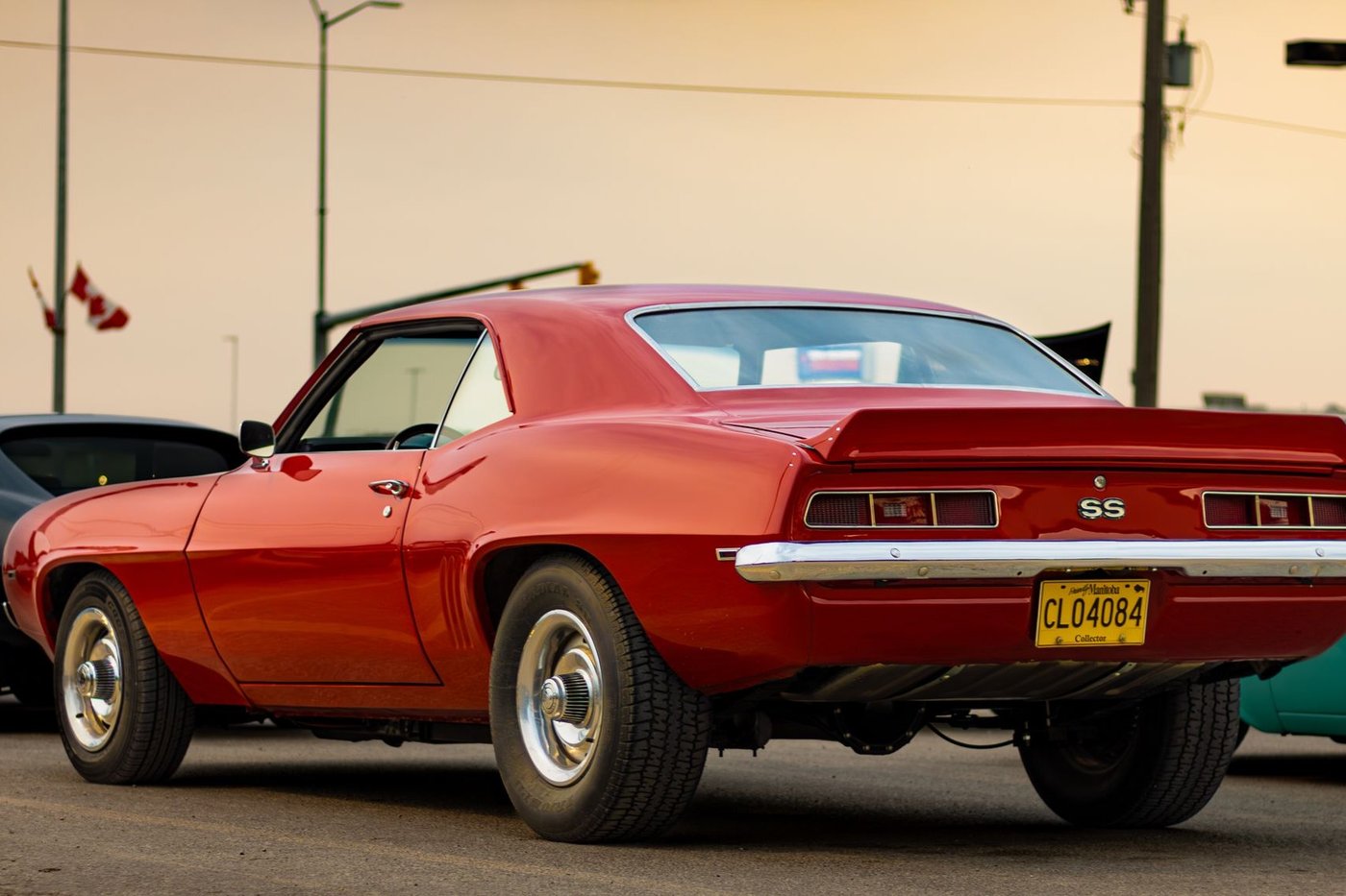 Chevrolet Camaro SS rouge de trois quarts arriere