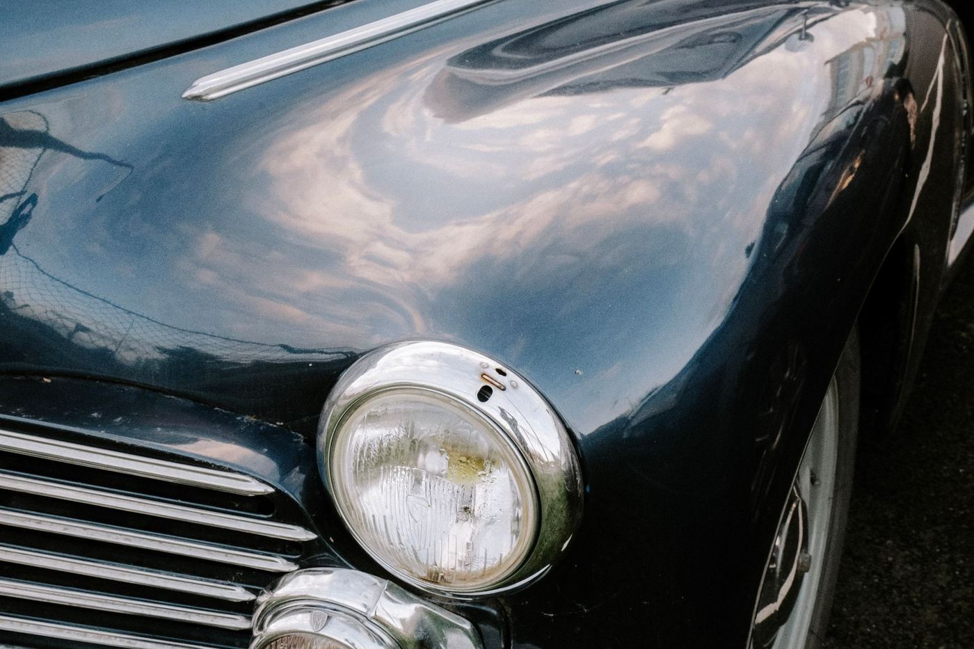 Avant d'une Peugeot 203 ancienne