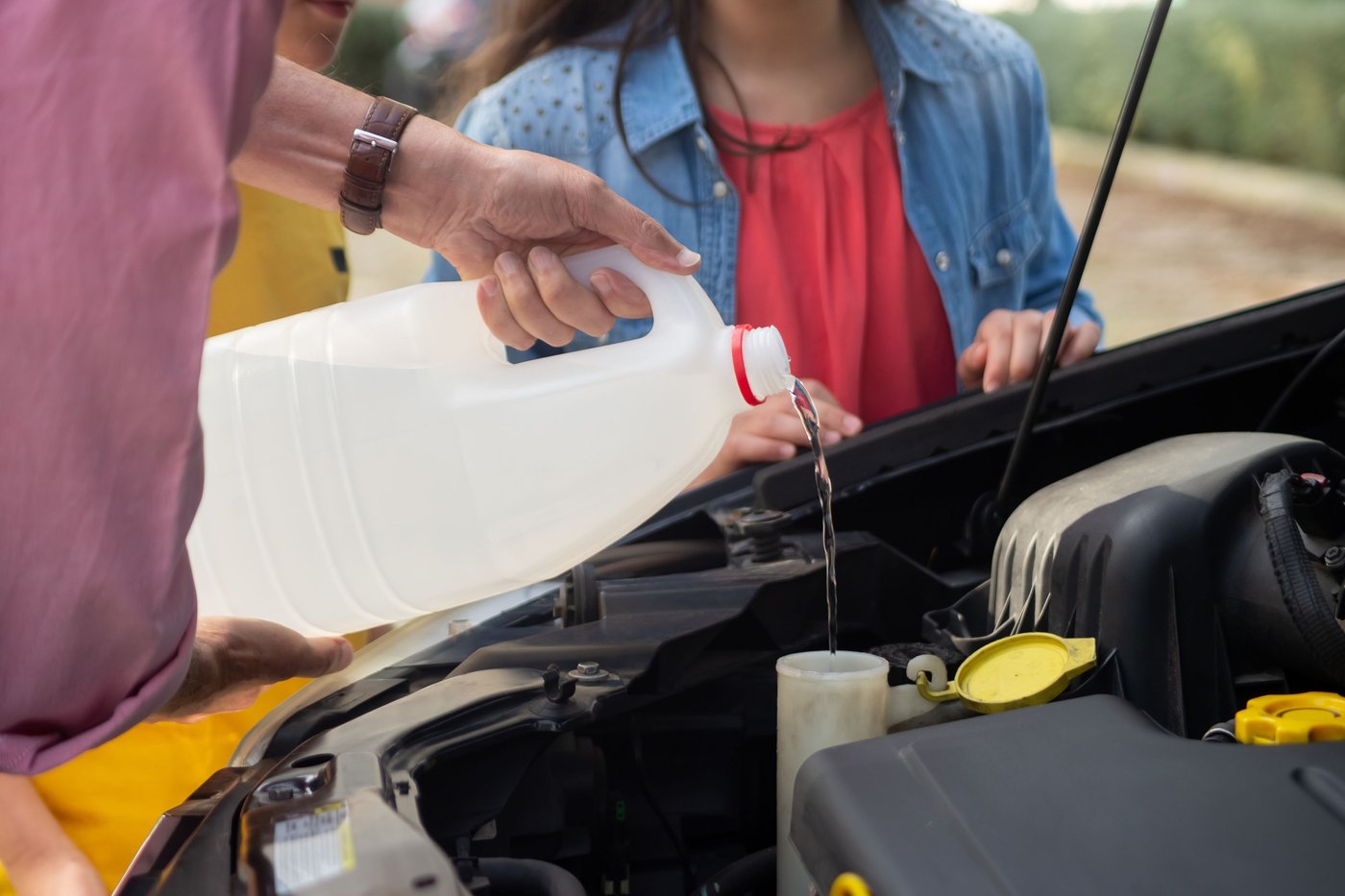 Remplissage du vase d'expansion avec du liquide de refroidissement