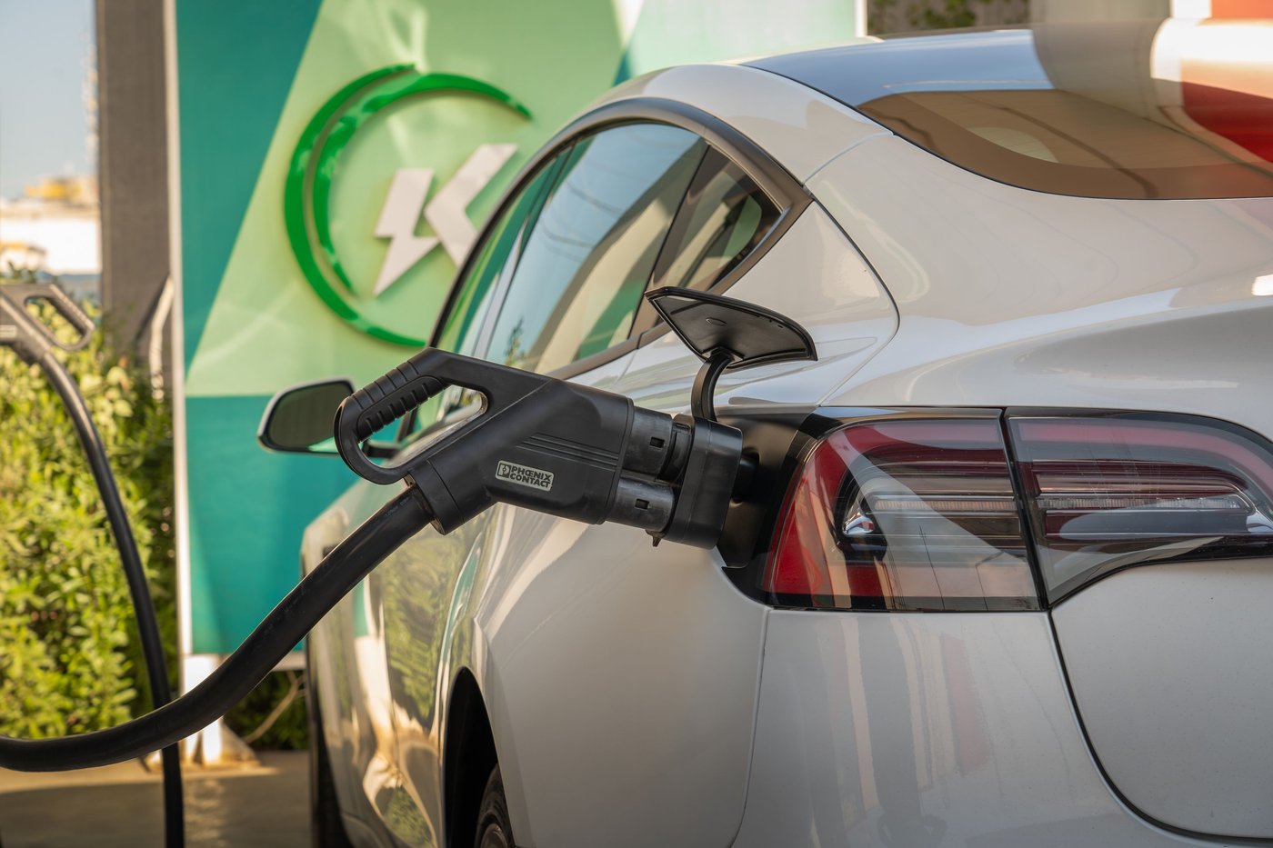 Contrôle technique d&rsquo;une voiture électrique : ce qui change vraiment