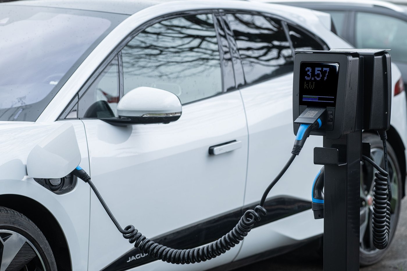 Borne de recharge affichant une puissance de charge de 3,57 kW
